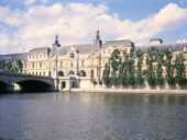 Лувр с моста Карусель